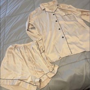 Sleepwear set silky material